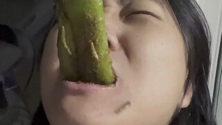 Saya lapar, mari kita makan siang.