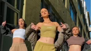 【The perfect level of coolness】Street-style cool Samantha choreographs for Spicy Chicken Bottums Up