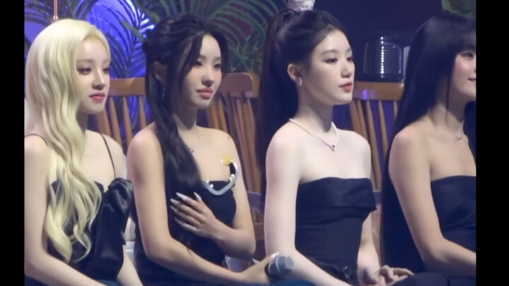 As soon as Shuhua appears, it’s like she’s got her own personal filter—absolutely stunning.