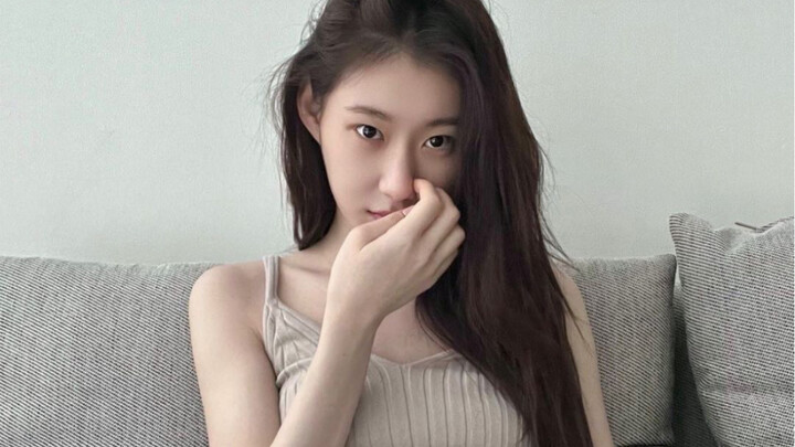 The Fox's Makeup-Free Growth Chronicle