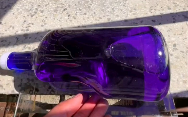 การแข่งขันทุบขวดบนบันไดให้ระเบิด