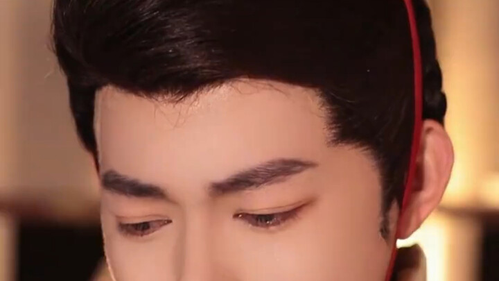 One clad in a dragon robe, the other in black-ink-dyed white garments.