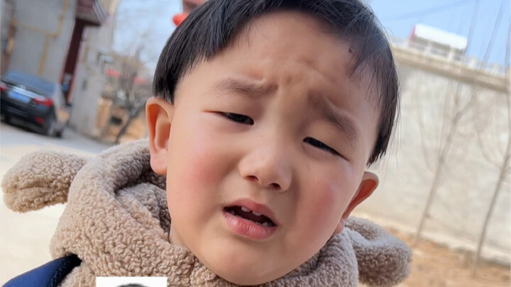 The careless mom sent her little one to kindergarten on the first day and seemed to have been a bit 