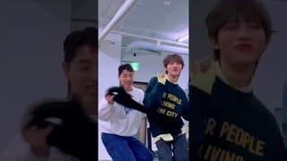 KPOP IDOL dance to Thumkeshwari - Bhediya🔥 @channelAOORA @jwiiver2381  #shorts