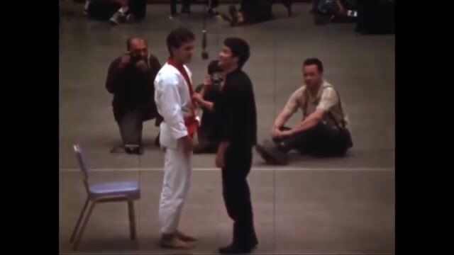 [Võ thuật] Lý Tiểu Long đấu với quán quân Karate Nhật Bản (video hiếm)