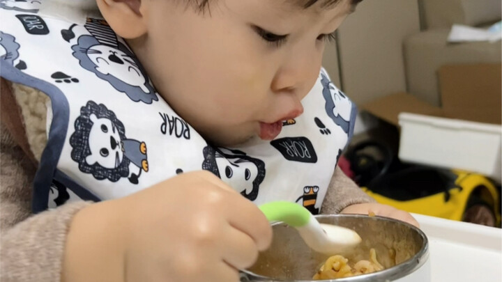 بث أكل النسخة الأبية