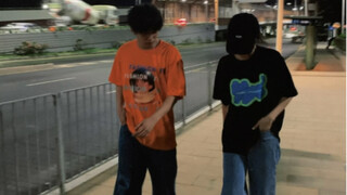 Mengajar adikku memotret membuatku teringat saat aku mengajarinya mengerjakan PR di masa kecil dulu