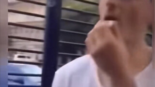 Orang-orang dalam latihan mendengarkan bahasa Inggris itu seperti