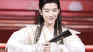 "The spring breeze is blowing, and the horses gallop. I can see all the flowers in Chang'an in one d