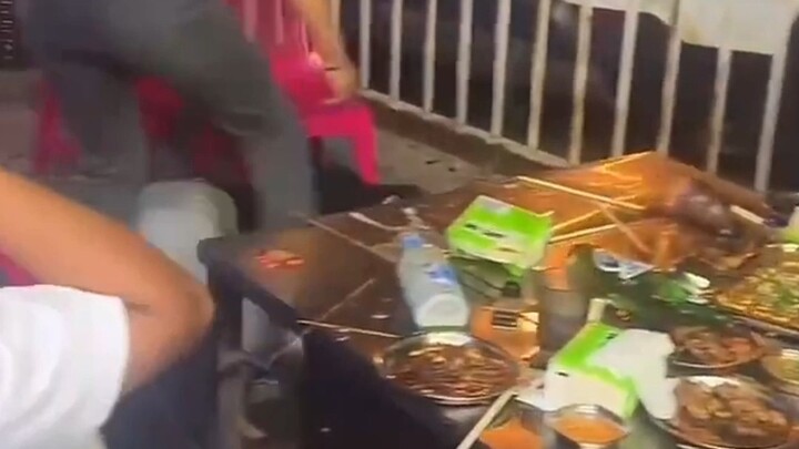 Sis: Siram aja, jus jiwa! Abang: Waduh, aku jadi kepala domba nih?