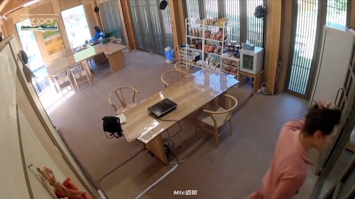 【فيرنون】 نحن نعتبر طفلًا لديه أفكاره الخاصة جدًا، ويسهل عليه الانغماس في عالمه الخاص. الإخوة الكبار 