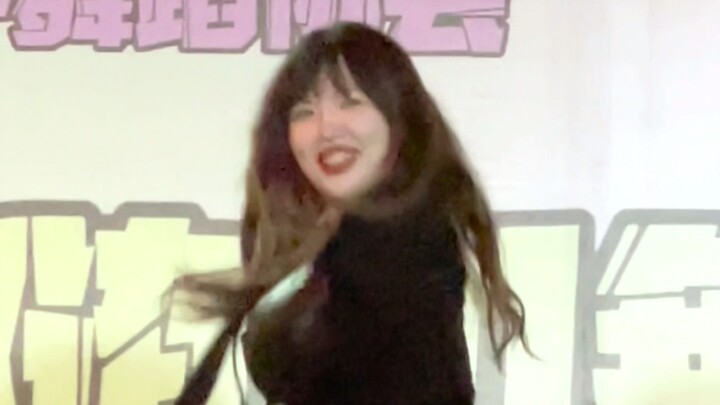 crazy泫雅位翻跳 永远的神呃啊呃啊 西南大学随舞路演