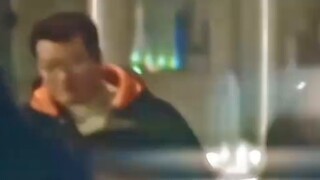 "Vậy thì sao nếu anh là thần? Anh mạnh hơn con người rất nhiều."