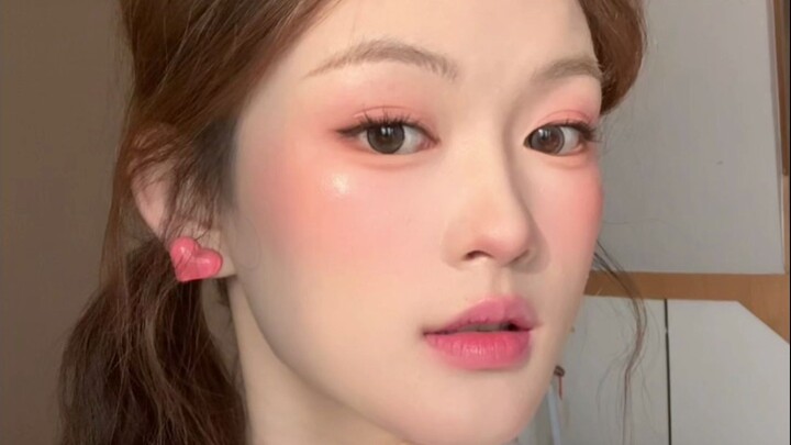 Those once-super-hot cosmetics… only I know how much I just saved!