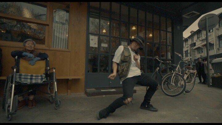 The old lady was scared when she saw me dancing - One-day tour in Shanghai