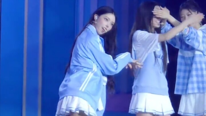 YUNAH跳《短裙》~moka表示忙内不许看