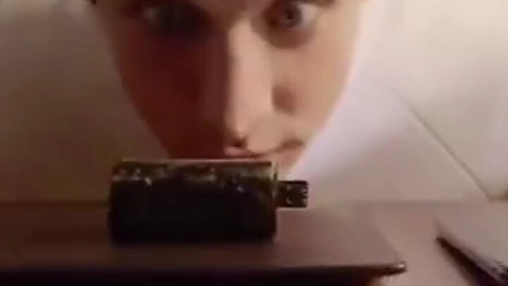 Eo ôi, sao nhạy cảm quá vậy?