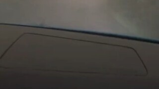 夫妻俩回家遇雷暴雨妻子被吓哭 丈夫却说不能停车#吓人  #自然灾害  #老司机