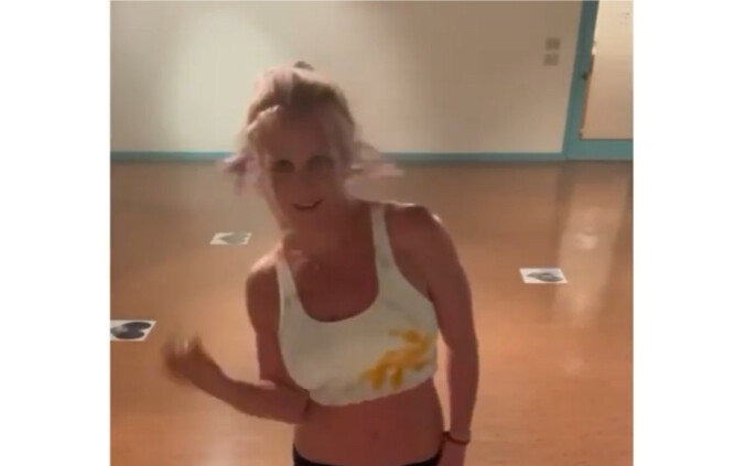 布兰妮更新ins 舞蹈跳傻脸娜的歌~britneyspears