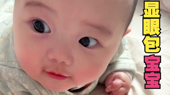 เมื่อลูกน้อยตื่น คุณแม่แกล้งทำเป็นไม่รู้…