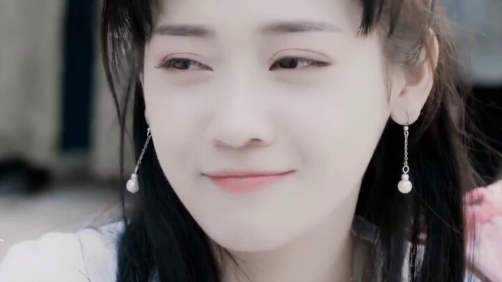 [Zheng Qiuhong][Lin Luojing's personal opinion] A Smile That Allures the City