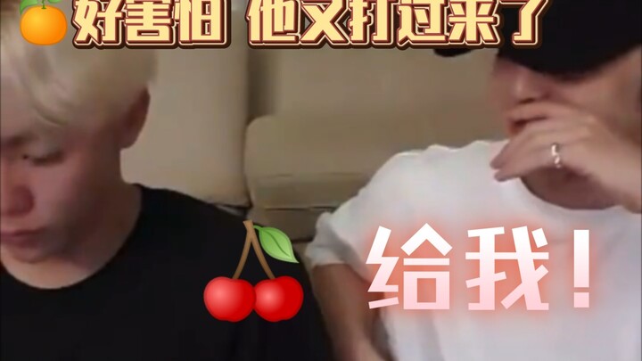 【สิบเจ็ด】บูอ่านตัวเลขโดยไม่รู้ตัวระหว่างการถ่ายทอดสด และน้ำเสียงของเชลีก็ค่อยๆ อ่อนโยนลง